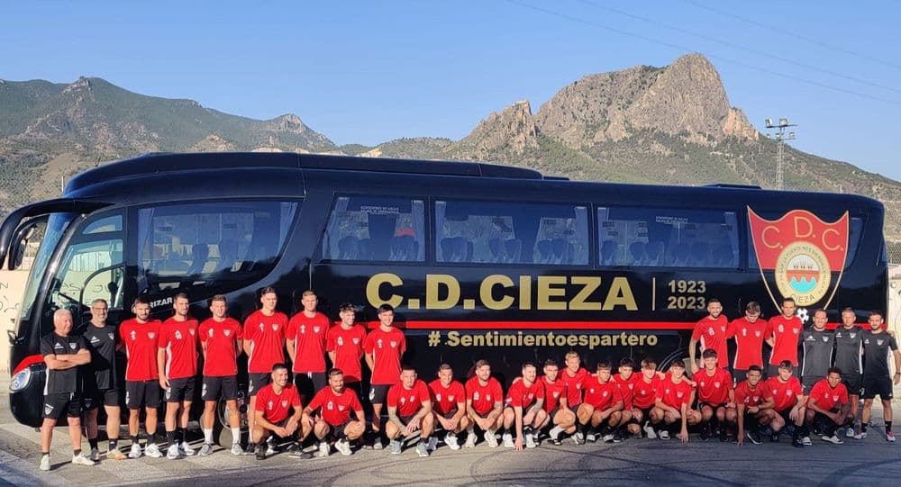 Equipación Completa para Cieza CF: Camisetas y Equipaciones de Alta Calidad